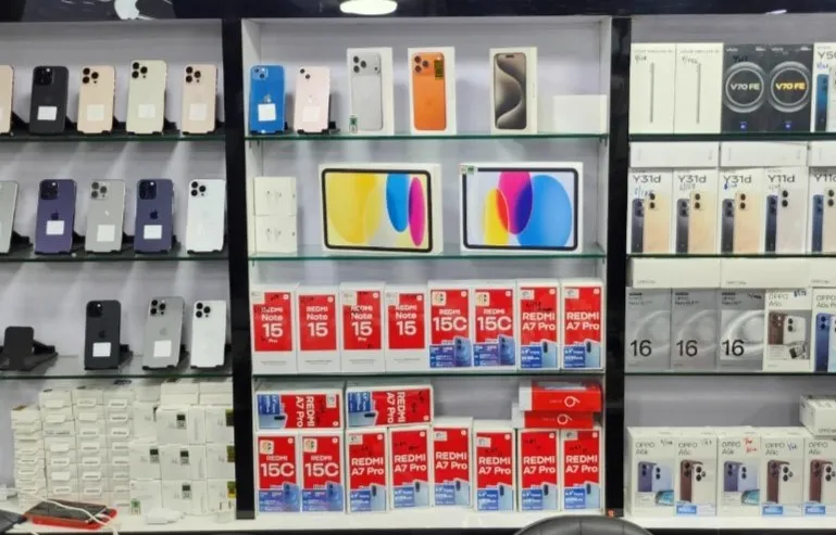 Phones available at Apple Hub